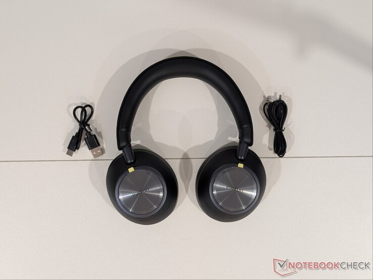 Wave Pro X-hoofdtelefoon, USB-A-naar-USB-C-oplaadkabel, 3,5 mm-audiokabel.