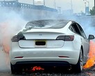 Een brand in een Tesla Model 3-batterij heeft de bezorgdheid over de veiligheid van EV's opnieuw aangewakkerd. (Afbeelding bron: State Of Charge op YouTube)