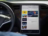 Het infotainmentsysteem biedt mogelijk onderbrekingen voor verkeersupdates (afbeelding: Tesla)