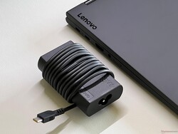 Compacte 65W voeding