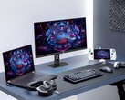 De Asus XG27UCMG-gamingmonitor naast diverse andere elektronische apparaten van Asus