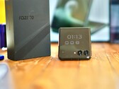 De Motorola Razr+ 2026 (Razr 70 Plus) bezuinigt op sommige punten, maar voelt toch hoogwaardig aan.