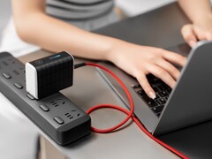 De powerbank genaamd Solly heeft in principe een geïntegreerde oplader