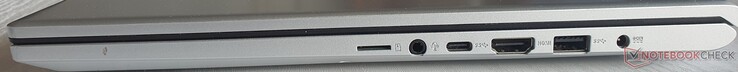 Rechts: µSD-kaartlezer, audiopoort, USB-C 3.2 (Gen 1), HDMI 1.4, USB-A 3.2 (Gen 1), stroomaansluiting