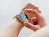 De Garmin Fenix 7S is een van de smartwatches die in aanmerking komt voor Beta Versie 15.74. (Afbeelding bron: Garmin)