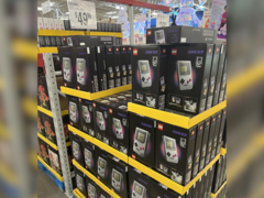 Pallets van de Lego Nintendo Game Boy Box Sets tentoongesteld bij Sam&#039;s Club (bron: r/lego)