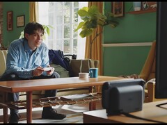 Nintendo Switch 2 dock aangesloten op TV (Afbeelding bron: Nintendo of America YouTube)