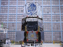 NASA-technici installeren het zonneschild op de Nancy Grace Roman ruimtetelescoop (Afbeeldingsbron: NASA en Sophia Roberts)