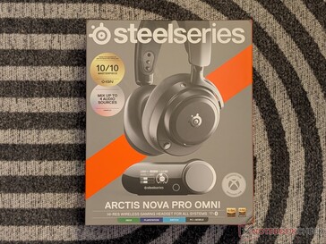 Verkoopverpakking voor de Arctis Nova Pro Omni-headset.