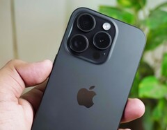 De Apple iPhone 15 Pro en Pro Max zijn aanzienlijk populairder dan de goedkopere basismodellen. (Afbeelding: nitin v)