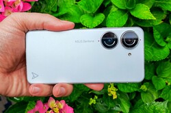 In review: Asus Zenfone 10. Testapparaat geleverd door Asus Duitsland.