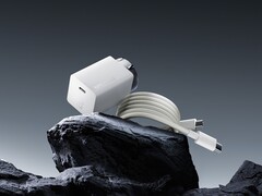 De nieuwe GaN-lader van OnePlus heeft de vorm van een fles. (Afbeeldingsbron: OenPlus)