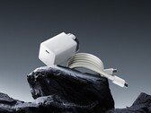 De nieuwe GaN-lader van OnePlus heeft de vorm van een fles. (Afbeeldingsbron: OenPlus)