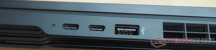 Rechts: 2x USB-C 3.2 Gen 2 (incl. DisplayPort), USB-A 3.2 Gen 2