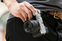 Het ontwerp van de Sony A7C II is grotendeels gewijzigd ten opzichte van dat van de eerste generatie A7C. (Afbeelding bron: Sony)