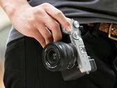 Het ontwerp van de Sony A7C II is grotendeels gewijzigd ten opzichte van dat van de eerste generatie A7C. (Afbeelding bron: Sony)