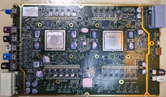 De nieuwe Tesla Hardware 4 (HW4) computer heeft krachtigere dubbele Exynos SoC's en 12 camera-aansluitingen. (Afbeelding Bron: @greentheonly op Twitter)