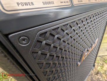 Metalen grille vooraan