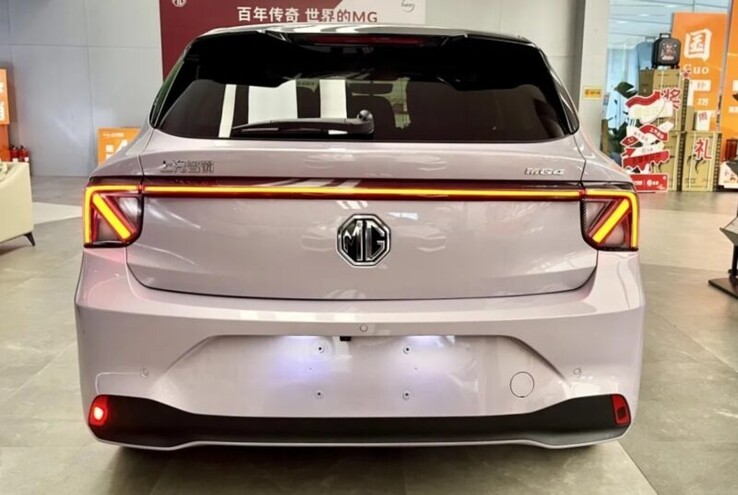 De eerste elektrische massa-auto met half-solid-state batterij staat al bij de dealers. (Afbeeldingsbron: Sohu)