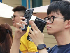 Een vermeend Oppo Find X9 Ultra prototype wordt publiekelijk getest.