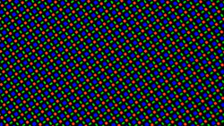 Het OLED-beeldscherm gebruikt een RGGB sub-pixelmatrix die uit één rode, één blauwe en twee groene LED's bestaat.