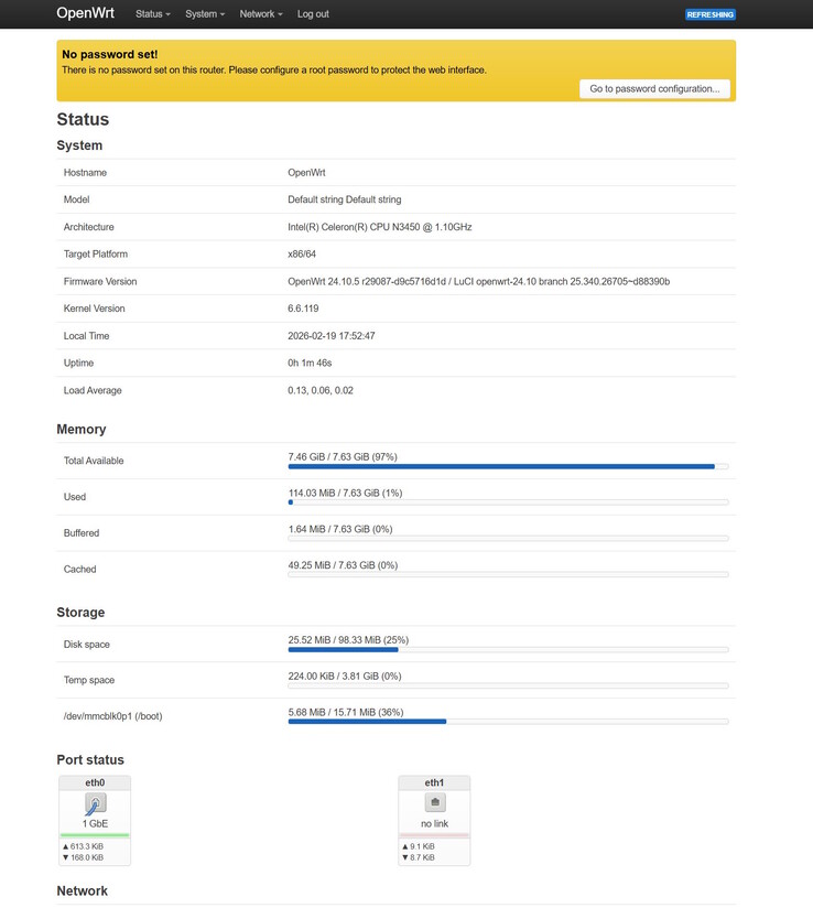 We logden in op OpenWRT via de browser - vergeet niet een nieuw wachtwoord in te stellen