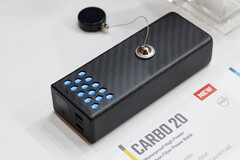 De Nitecore Carbo 20 is geschikt voor laptops en is nog steeds relatief licht