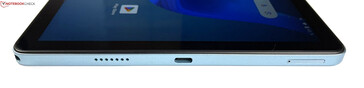 rechts: 3,5-mm hoofdtelefoonaansluiting, luidsprekers, USB-C 2.0, hybride SIM/microSD-sleuf