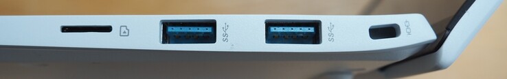 Rechts: microSD, 2x USB-A 3.2 gen 2x1, Kensington-slot