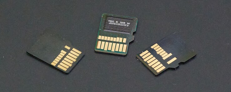 Van links naar rechts: Lexar Play Pro (EX), Sandisk MicroSD Express (EX) en Nextorage M2 SE (UHS-II). (Afbeeldingsbron: Andreas Sebayang/Notebookcheck.com)