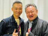 Een afbeelding van Shuhei Yoshida met Keiji Inafune.