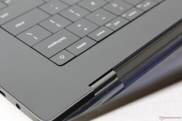 De stijfheid van het scharnier is behoorlijk, maar het scharnier wankelt een beetje bij het aanpassen van de hoeken