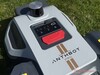 Bedieningsunit aan de bovenkant van de robotmaaier