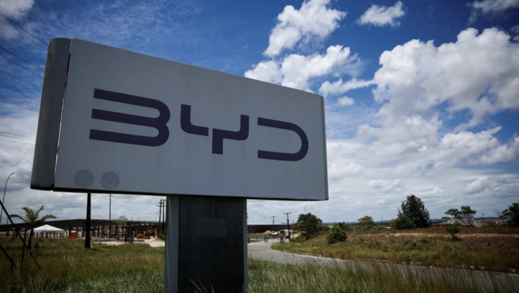 De bouwplaats van de nieuwe fabriek voor elektrische voertuigen van BYD in Camacari, Brazilië, afgebeeld in november 2024 (bron: Adriano Machado/Reuters)