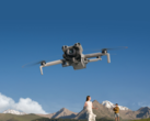 De DJI Mini 5 Pro (afbeelding) heeft LiDAR aan de voorkant, fisheye-camera's, binoculaire sensoren en een infraroodsensor aan de onderkant. (Afbeeldingsbron:DJI)