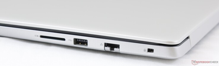 Rechts: SD-lezer, USB 2.0, RJ-45 (100 Mbps), Noble Lock