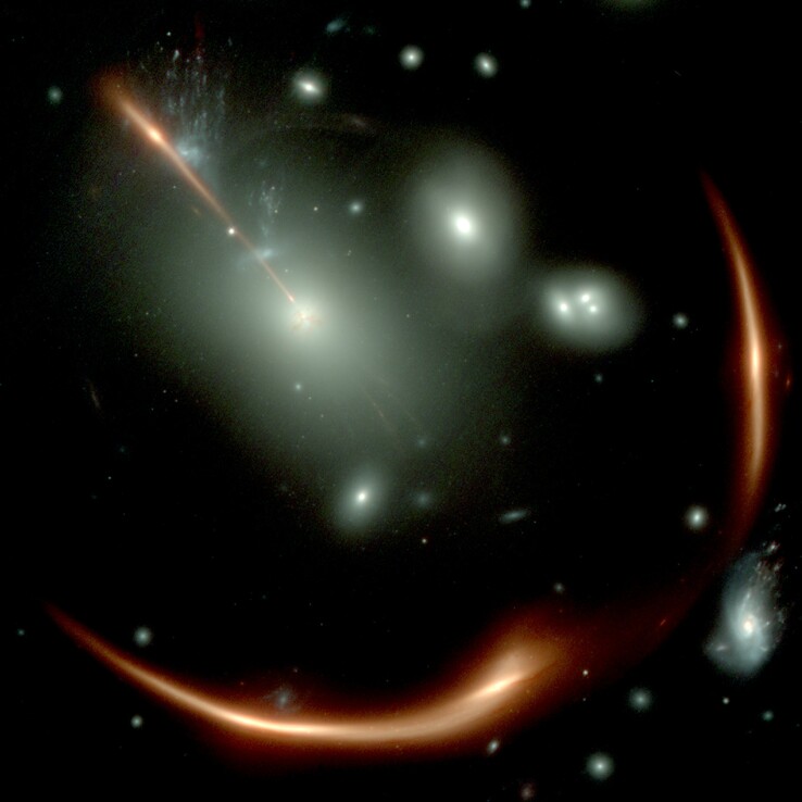 Beeld genomen door de James Webb Space Telescope waarop het vervormde sterrenstelsel MRG-M0138 te zien is.