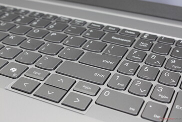 NumPad- en pijltoetsen zijn kleiner en krap dan de QWERTY-toetsen