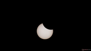 Gedeeltelijke zonsverduistering in fotomodus met VIS-filter (Beeldbron: Marc Zander / Notebookcheck)