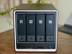 De Ugreen NASync DXP4800 GT heeft een nieuwe zwart-gouden behuizing