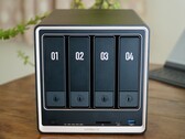 De Ugreen NASync DXP4800 GT heeft een nieuwe zwart-gouden behuizing