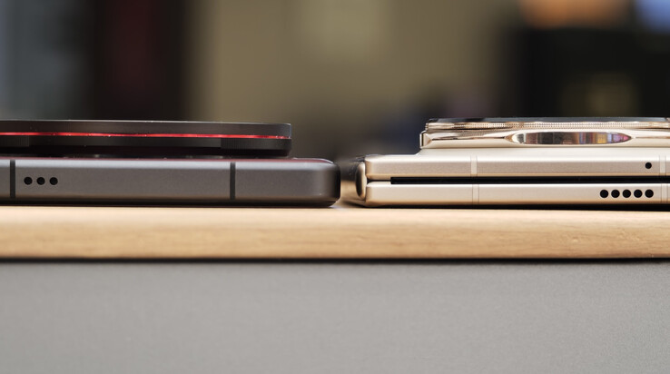 De X200 Ultra en Magic V5, van links naar rechts. (Afbeeldingsbron: Fenibook)