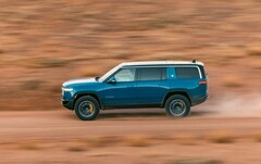 De R1S van Rivian lijkt 410 mijl af te kunnen leggen met één acculading als hij is uitgerust met een Max-batterij. (Afbeelding bron: Rivian)