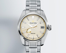 De Grand Seiko SBGA519 tegen een achtergrond met kleurverloop.