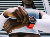 De CMF Watch 3 Pro heeft een opvallend, rond ontwerp, optioneel verkrijgbaar met een oranje bandje. (Afbeeldingsbron: Nothing)