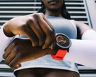De CMF Watch 3 Pro heeft een opvallend, rond ontwerp, optioneel verkrijgbaar met een oranje bandje. (Afbeeldingsbron: Nothing)