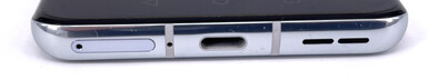 Bodem: SIM-sleuf, microfoon, USB-C-poort, luidspreker