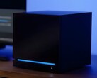 Valve Steam Machine op TV-standaard (Afbeelding bron: screenshot, Valve YouTube met bewerkingen)