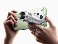 De Vivo X300s met een teleconverter accessoire.