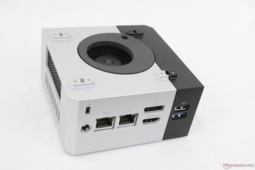 Bodem met verwijderde metalen buitenste afdekking